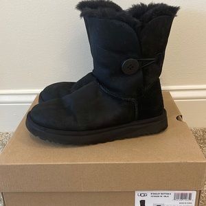 Black W Bailey Button ll by UGG SZ 7